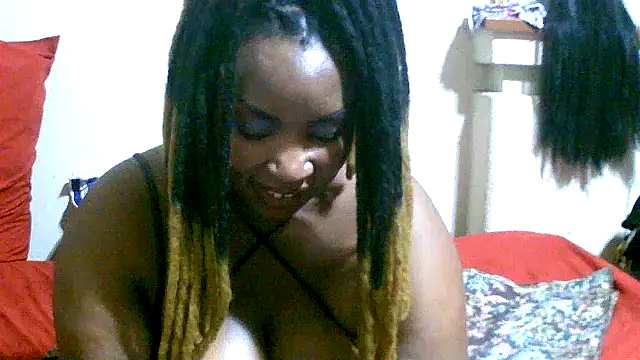 LICIOUSEBOOBSXX's cam snapshot