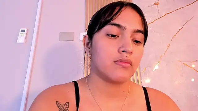 AlanaBlair_'s cam snapshot