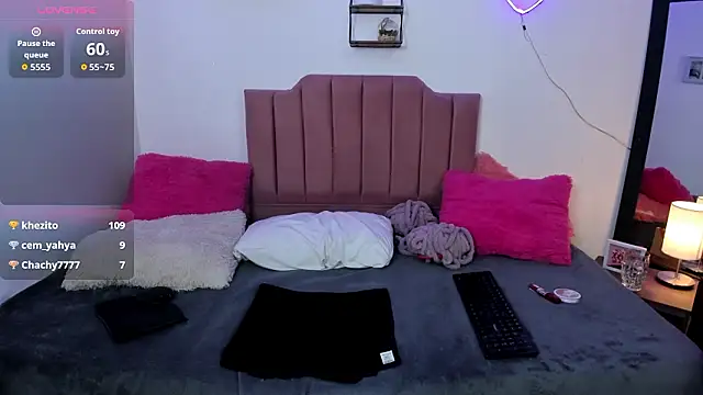 Nina_curves's cam snapshot