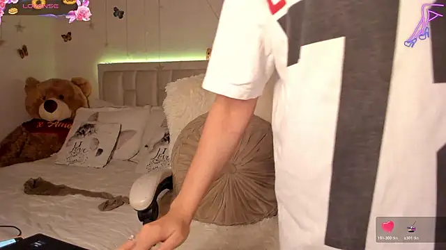 ms_afrodita_'s cam snapshot