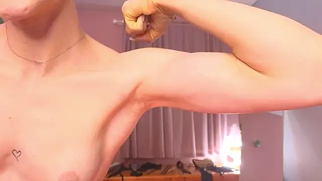 laracroftmansion's cam snapshot