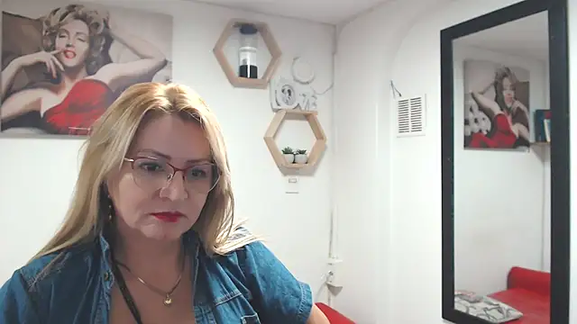 DIVAX_MONSERRAT's cam snapshot