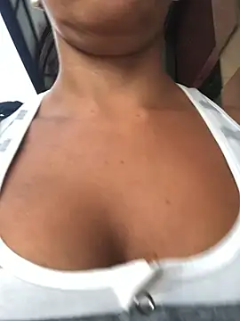 Aditaloveromulina's cam snapshot