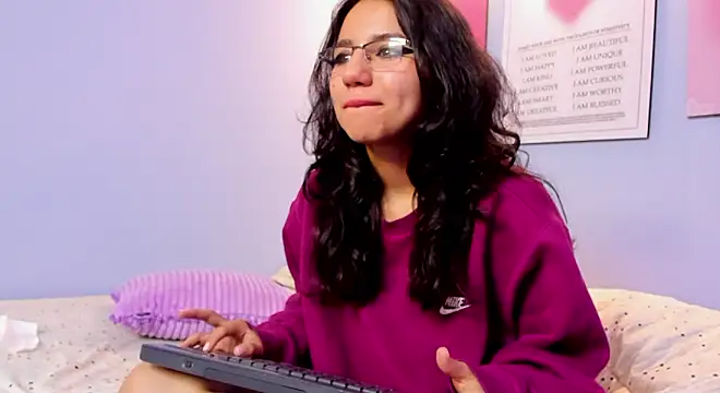 HollyPeach's cam snapshot