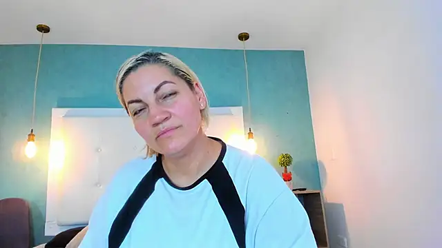 Heidy_milf's cam snapshot