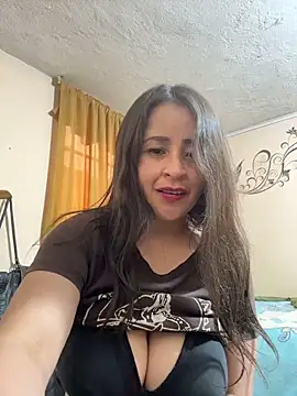 latinfemale's cam snapshot