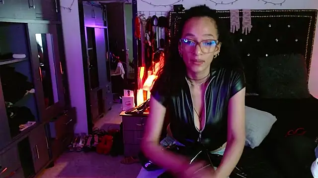 AmelieMartinez's cam snapshot