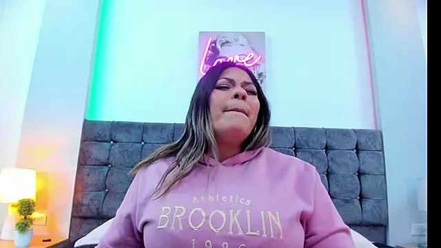 isabella_horney_'s cam snapshot