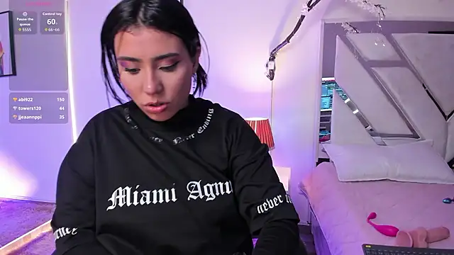 emy_williams's cam snapshot