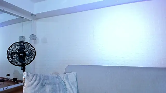 Saara_Corraless's cam snapshot