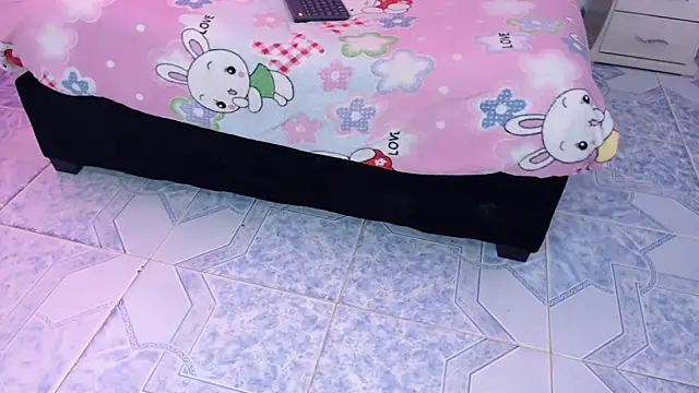 linda_rous19's cam snapshot