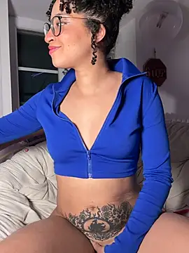 Lauyako_974's cam snapshot