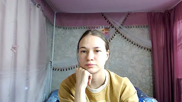 leila_bambi_'s cam snapshot