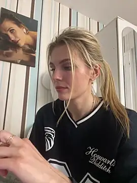 My_Hotgirl's cam snapshot