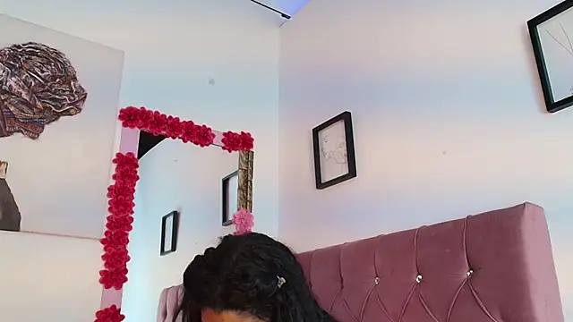 naomi_campbel_'s cam snapshot