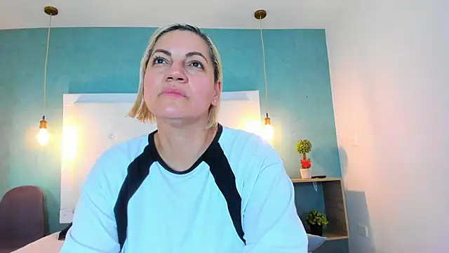 Heidy_milf's cam snapshot