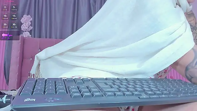 Nayla-Mouna's cam snapshot