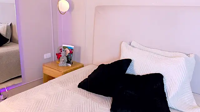 OlayaCooper's cam snapshot