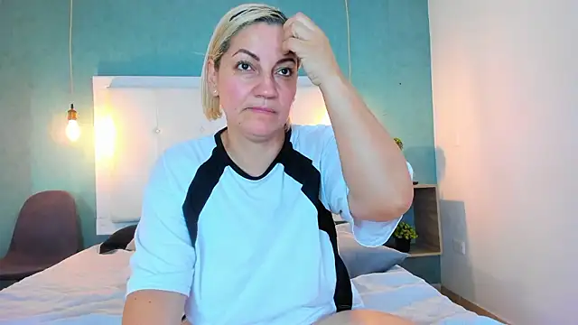 Heidy_milf's cam snapshot