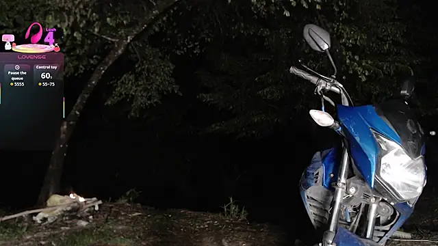 esmeralda_li's cam snapshot