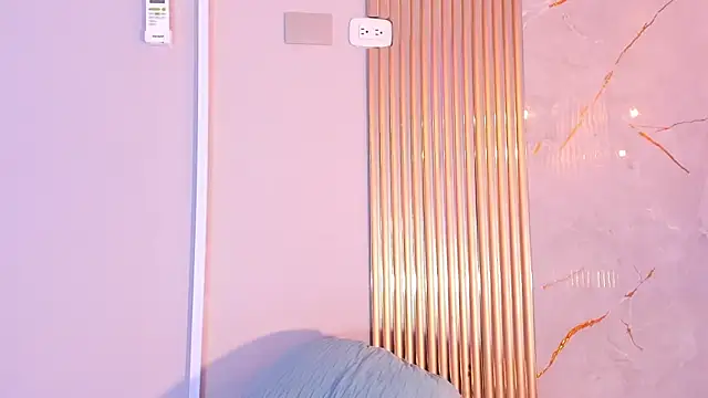 AlanaBlair_'s cam snapshot