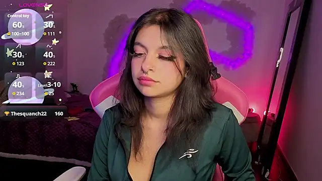 larah_uwu's cam snapshot