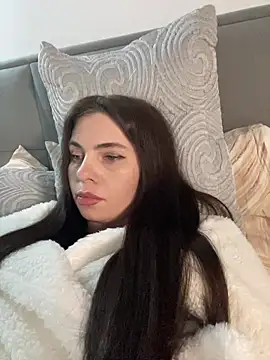 CurlyLara's cam snapshot