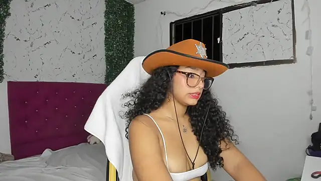 emily_stars1's cam snapshot