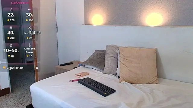 Laura_Miller1's cam snapshot