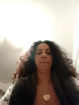 naughty69curls's cam snapshot