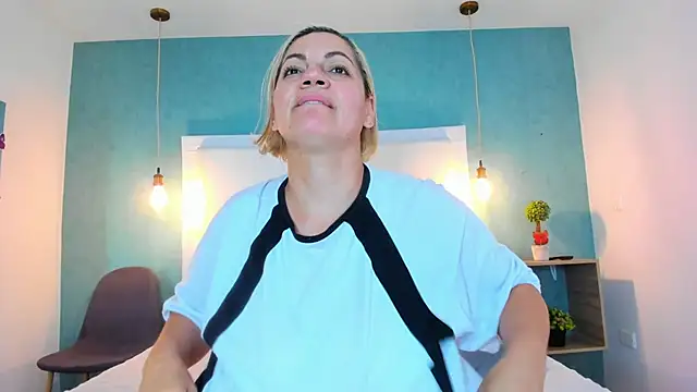 Heidy_milf's cam snapshot