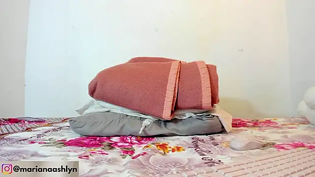 Melaniegirl17 live sex cam