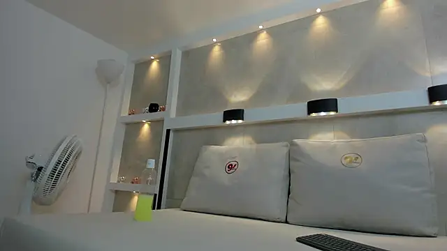 isaa_stone's cam snapshot