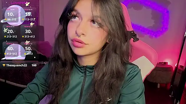 larah_uwu's cam snapshot