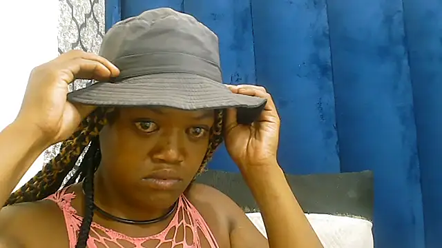 DarkBeauty33's cam snapshot