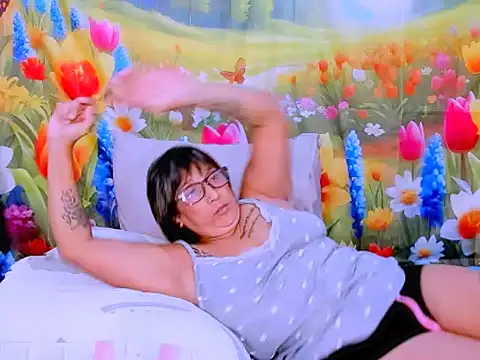 indianroxy's cam snapshot