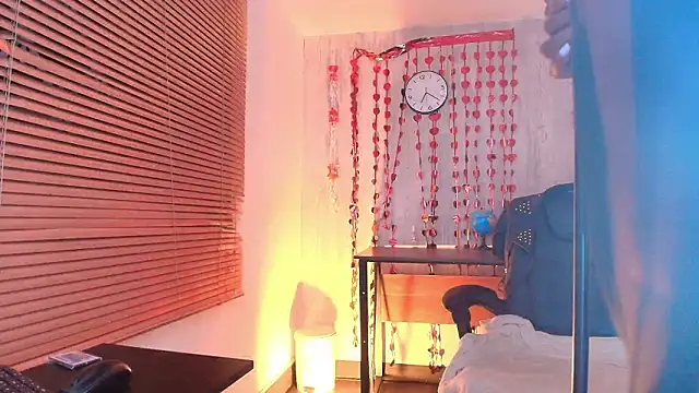 AuroraBrow's cam snapshot