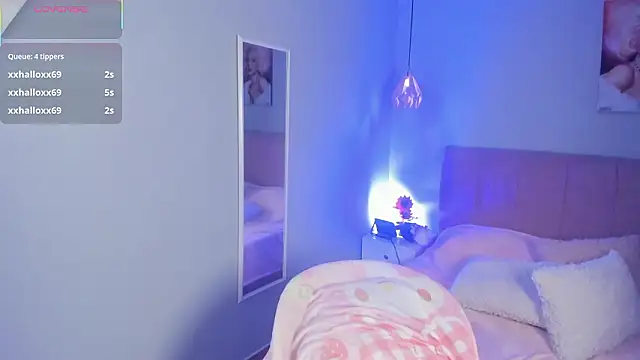 ela_petit's cam snapshot