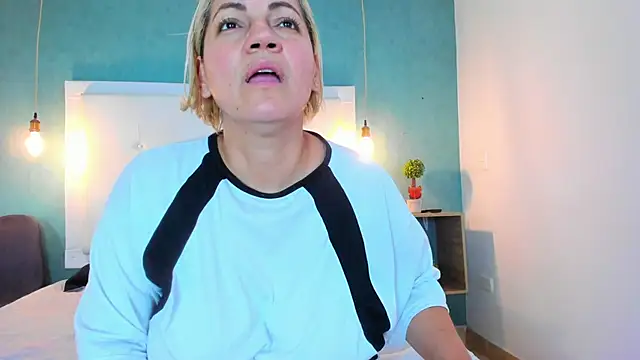 Heidy_milf's cam snapshot