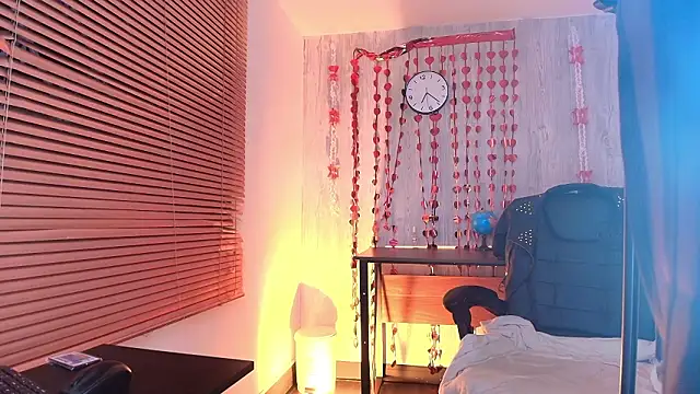 AuroraBrow's cam snapshot