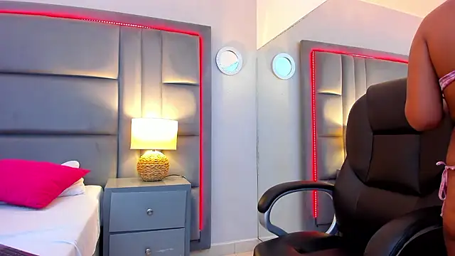 GabyMoreau's cam snapshot