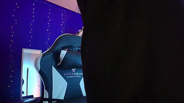 Emmapark_'s cam snapshot