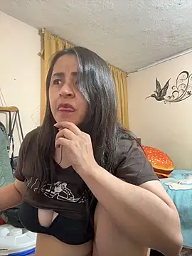 latinfemale's cam snapshot