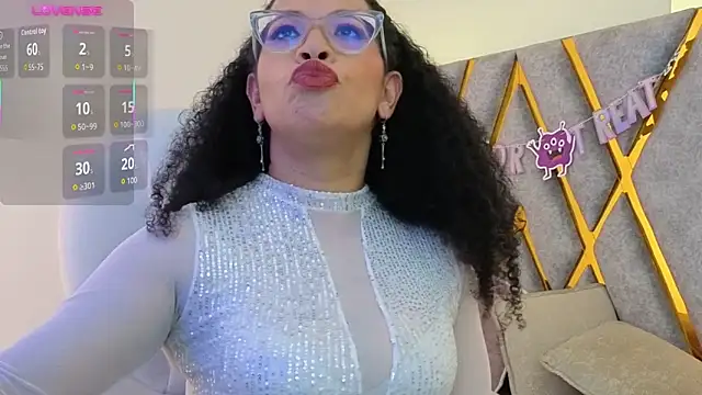 Cintiia_Holmes's cam snapshot