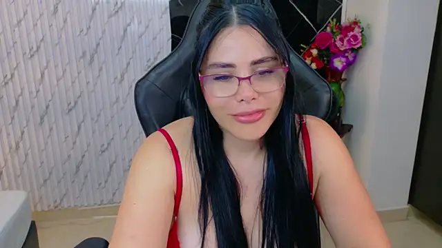 lararoberts_'s cam snapshot