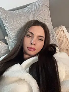 CurlyLara's cam snapshot