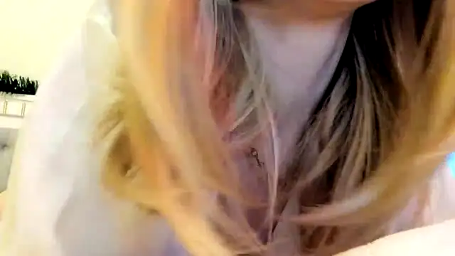 Politeeliza's cam snapshot