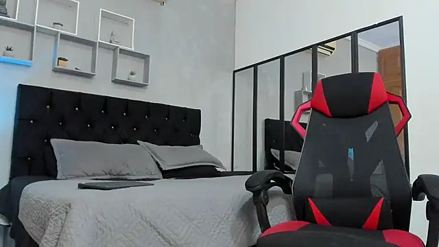 tyler_hank01's cam snapshot