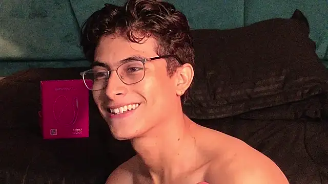 Aaron_Eze's cam snapshot