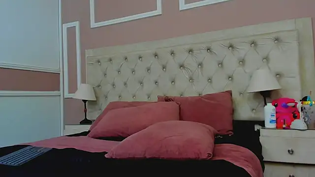 yiyisandoval's cam snapshot